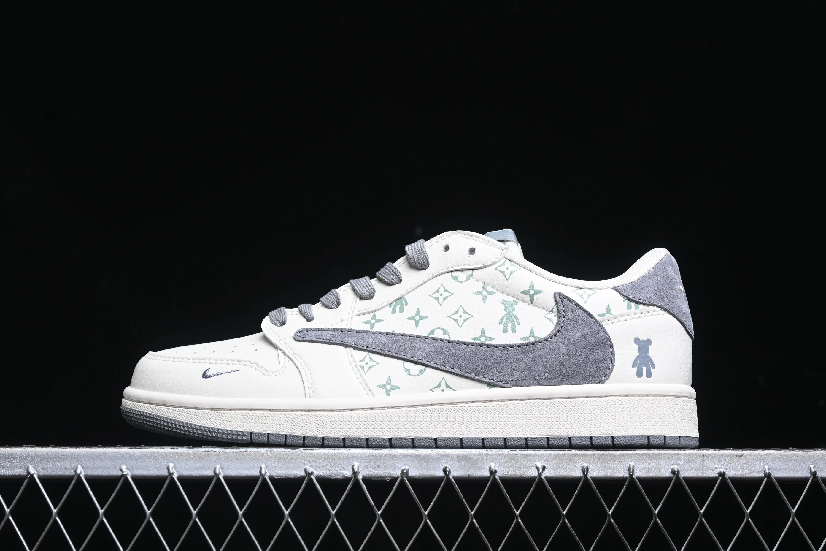 All Categories Air Jordan Jordan Series Basketball Shoes Air Jordan 1 Low High-end Customized Low-top Shoes Travis Scott x Fragment Design x Air Jordan 1 Low OG SP AJ1 Joe 1 Violent Bear Joint-Star Gray Pattern Low-top Cultural Casual Shoes SJ2068-111
